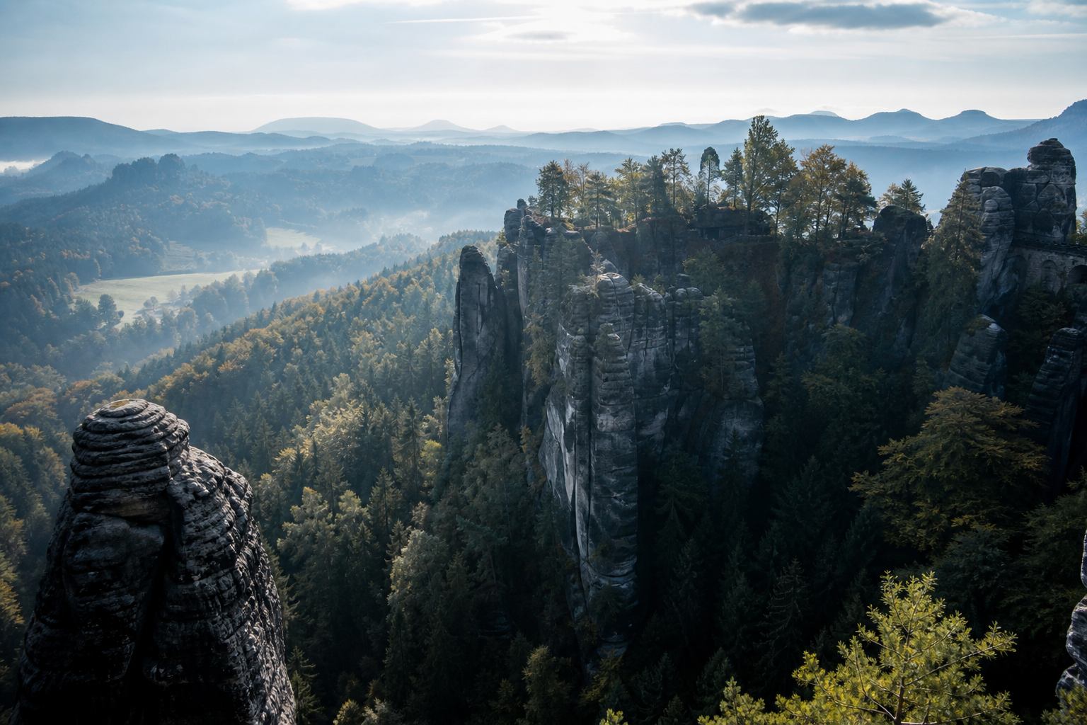 Sandsteinfelsen der Sächsischen Schweiz im Morgenlicht